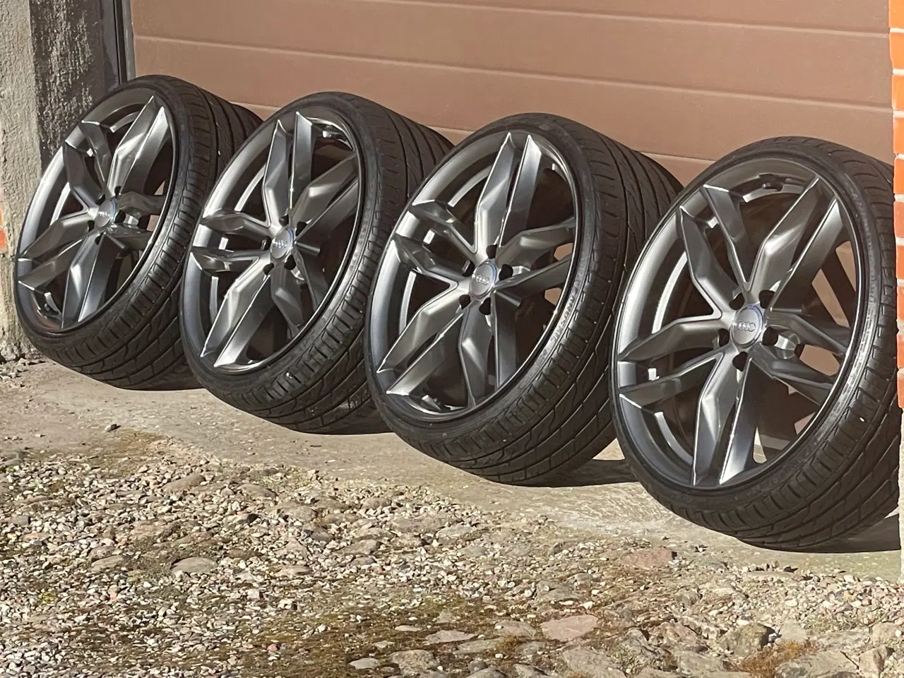 Billede 1 - Alufælge 245/30 R20 krydsmål 5x112 90% mønster