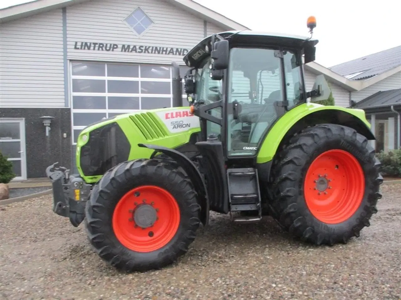 Billede 13 - CLAAS ARION 550 C-matic med frontlift, affjedret foraksel og affjedret kabine.