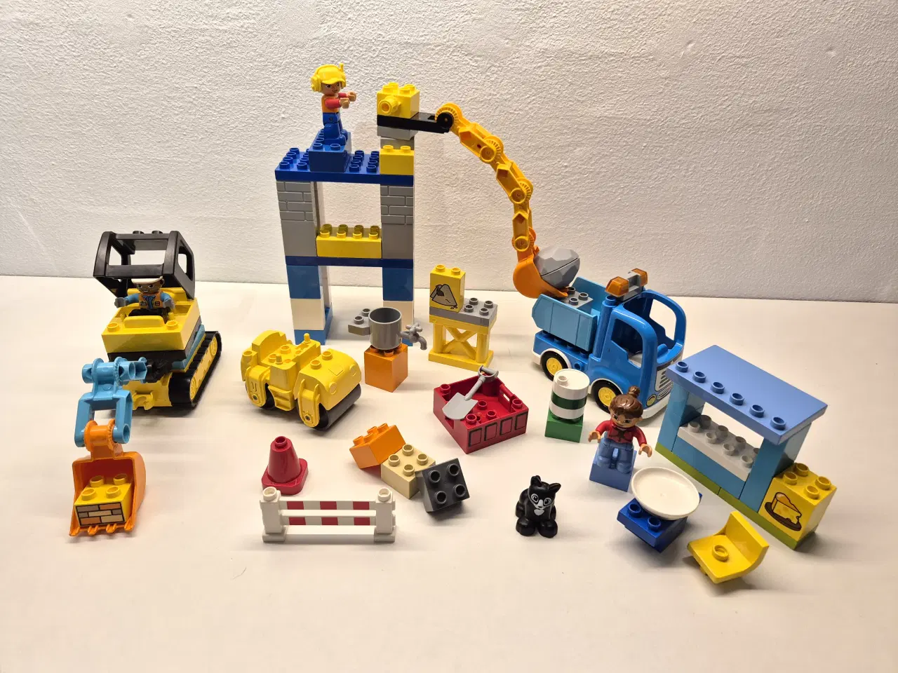 Billede 1 - Duplo Byggeplads, Lastbil, Gravemaskine samt forsk