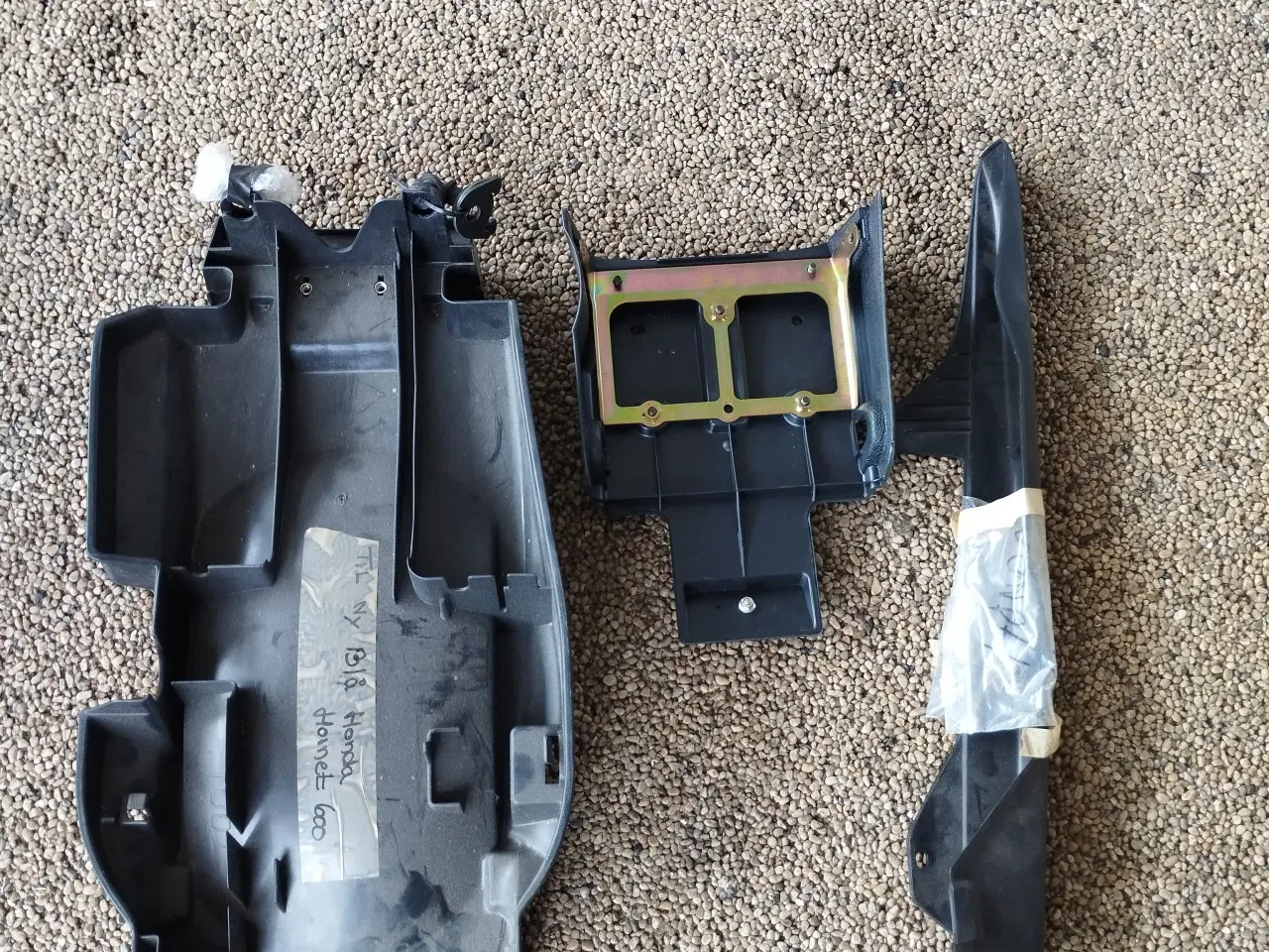 Billede 3 - Skærmdele til Honda -Hornet 600. (se  50%)