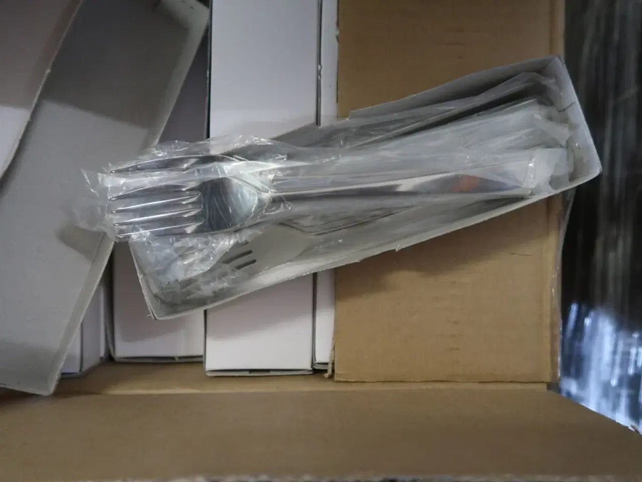 Billede 2 - 3 kasser (300 pr. stk.) Dessert/frokost gaffel  COSMOS 336008