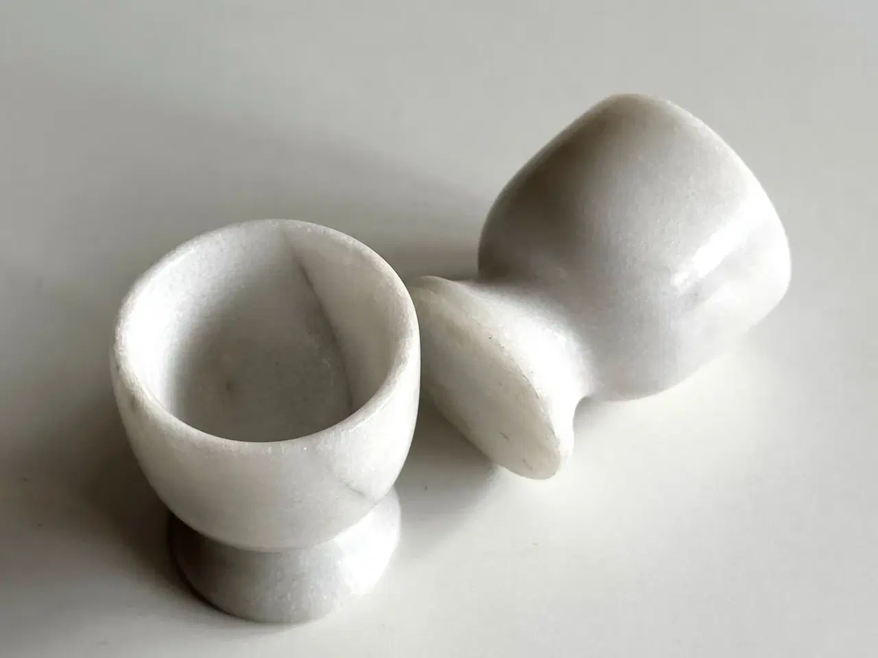 Billede 3 - Æggebægre, marmor, 2 stk samlet