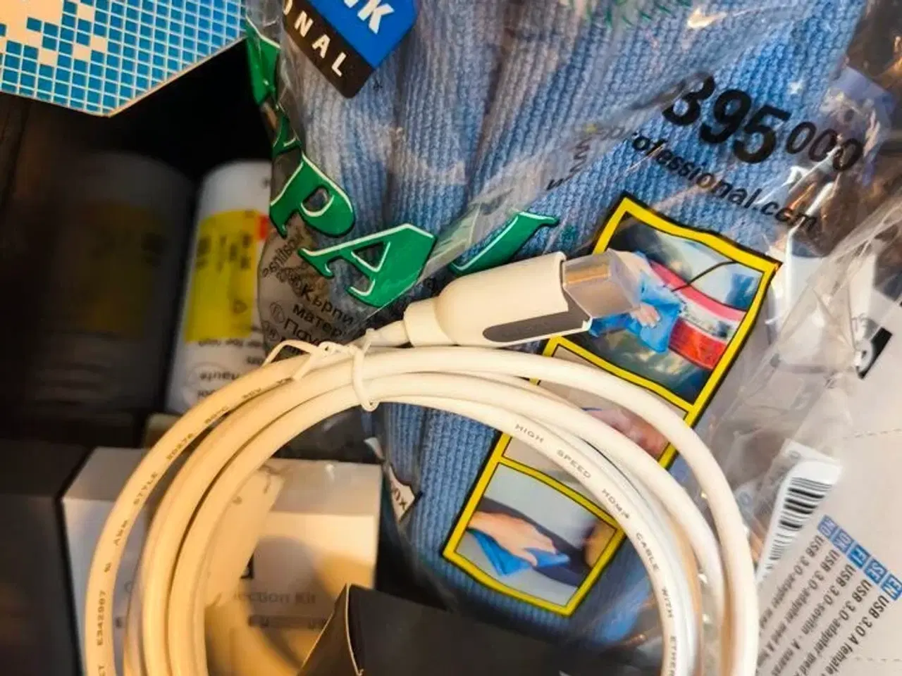 Billede 4 - Kasse med blandet IT udstyr (se billeder)