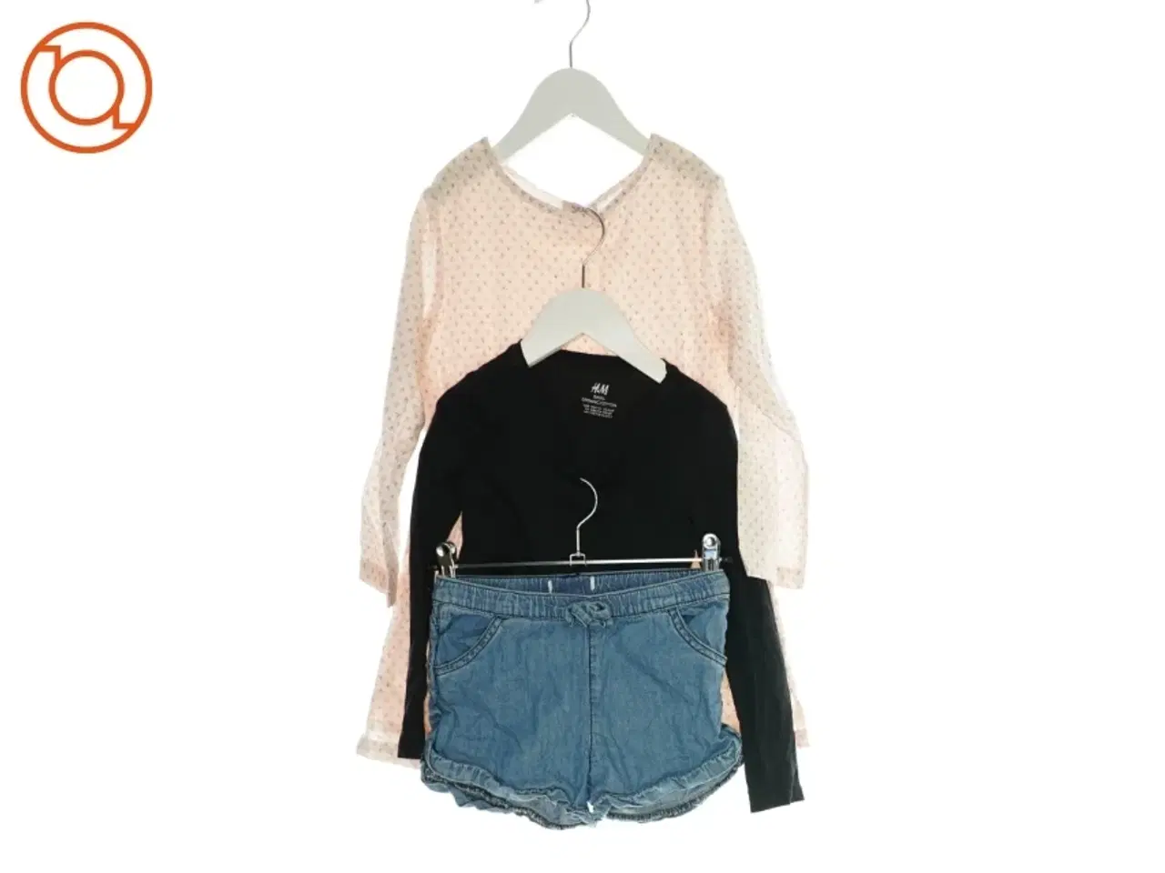 Billede 1 - Kjole, bluse og shorts (Str. 116)