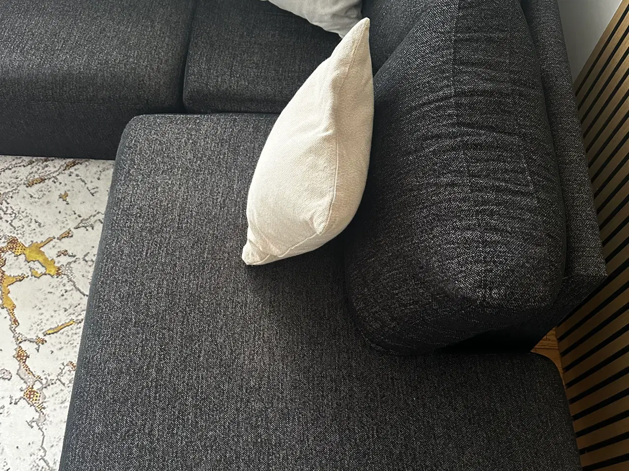 Billede 4 - Stilren mørk hjørnesofa med chaiselong