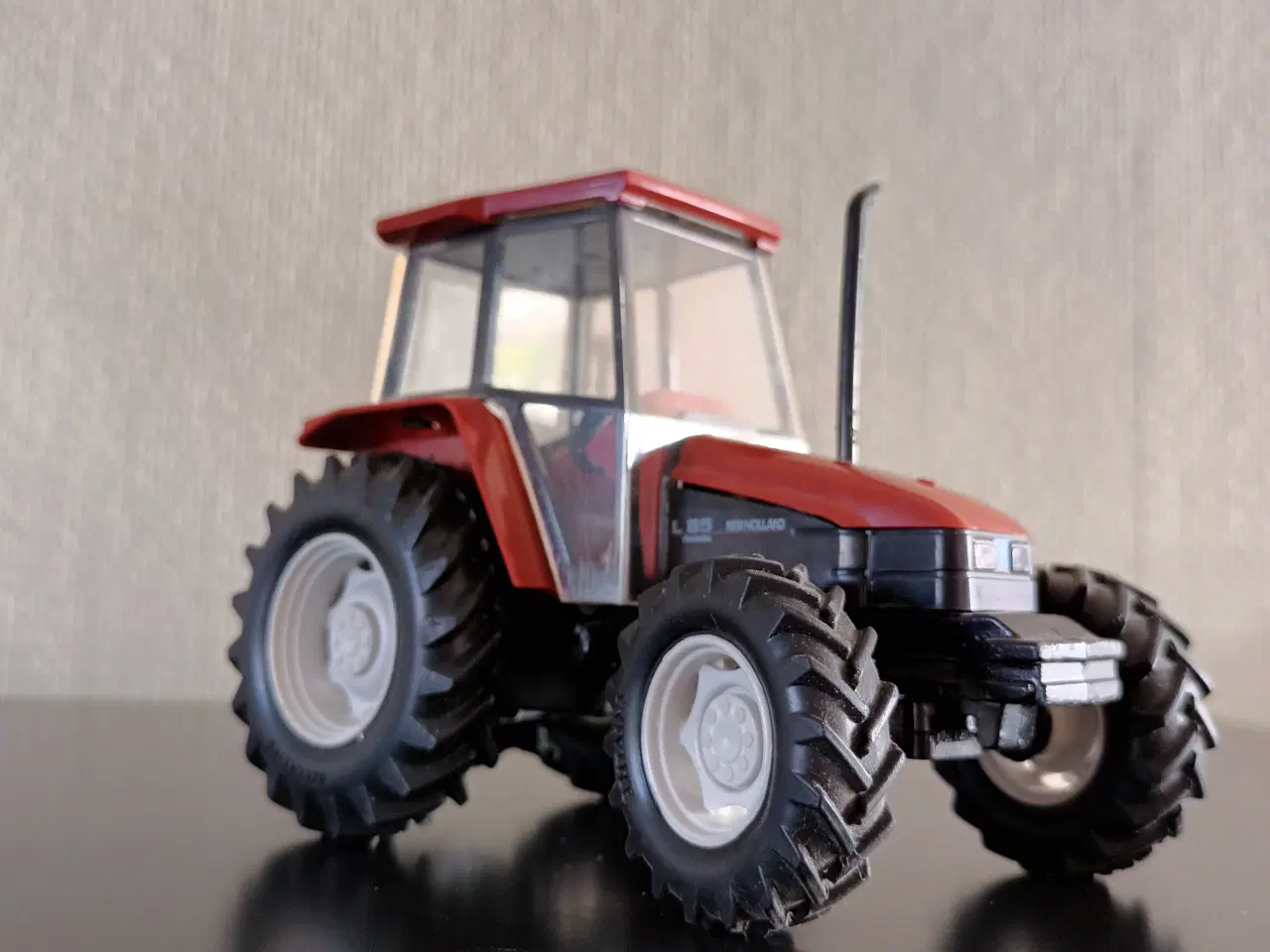 Billede 1 - Modeltraktor 1:32