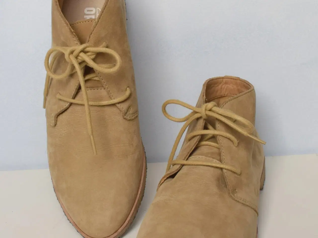 Billede 3 - Clarks Andre sko 39 beige ruskind