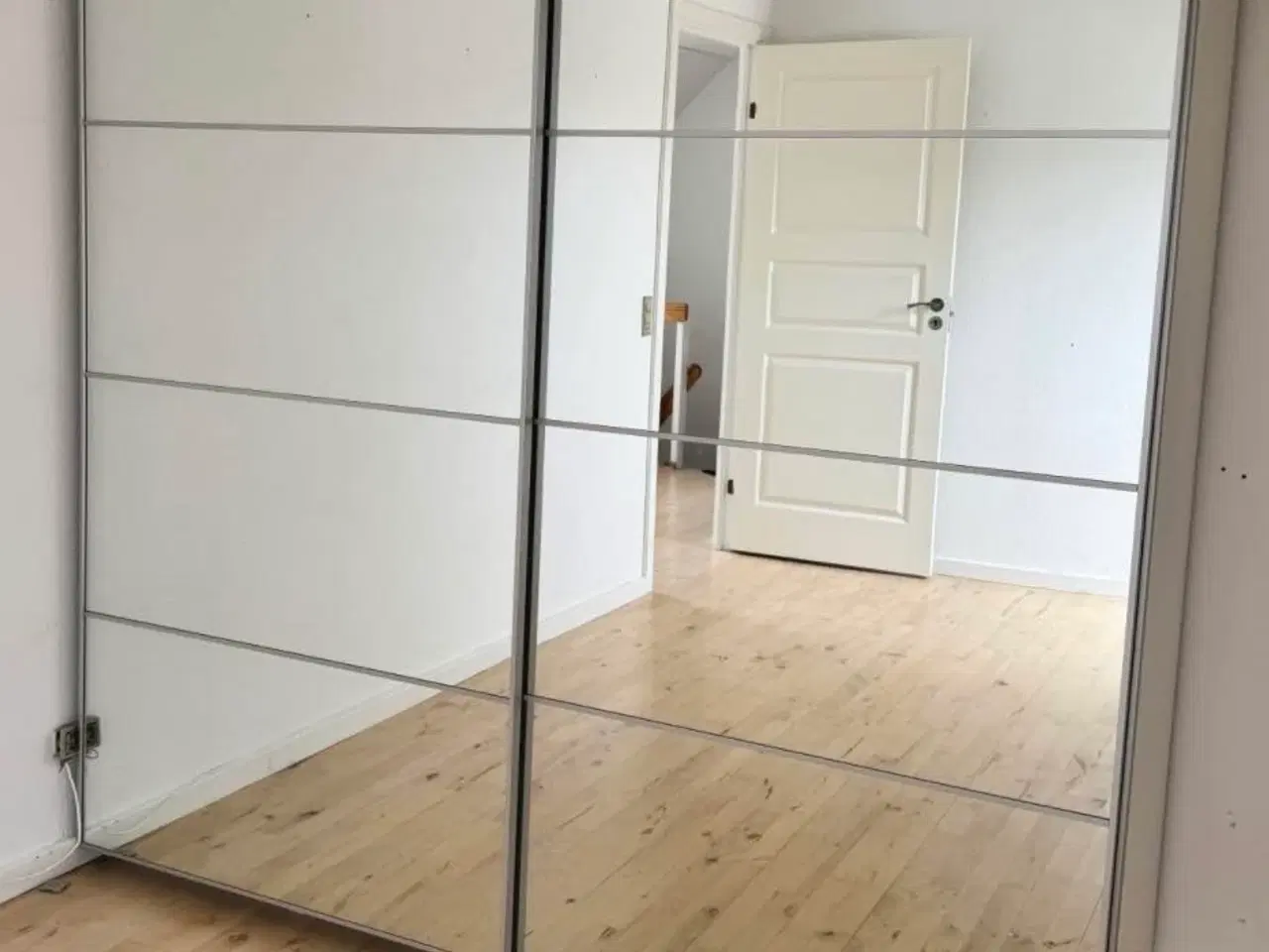 Billede 4 - Rummeligt Ikea PAX skab 