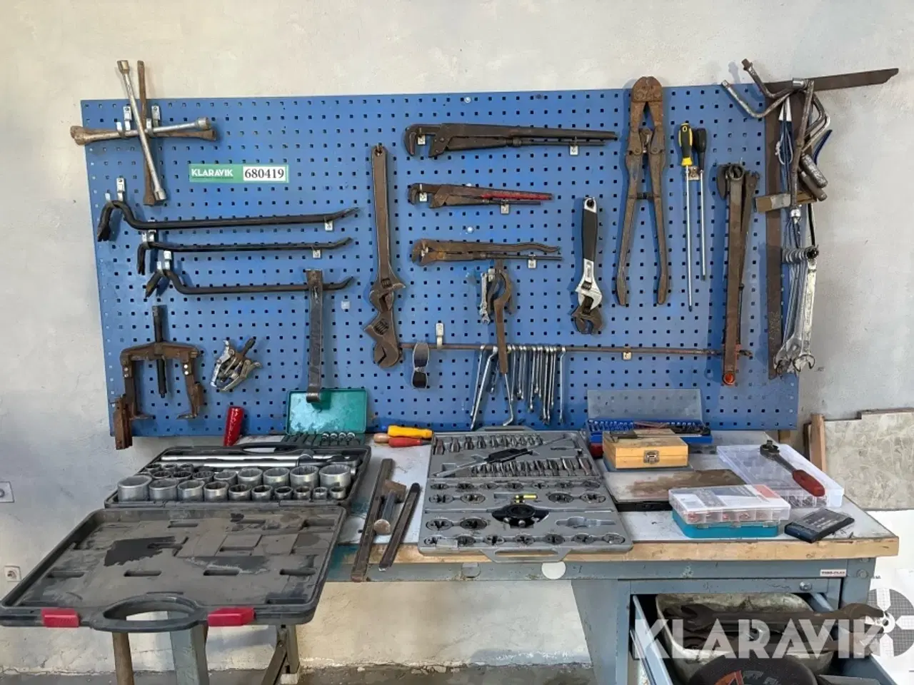 Billede 3 - Værkstedsbord & tavle inkl værktøj