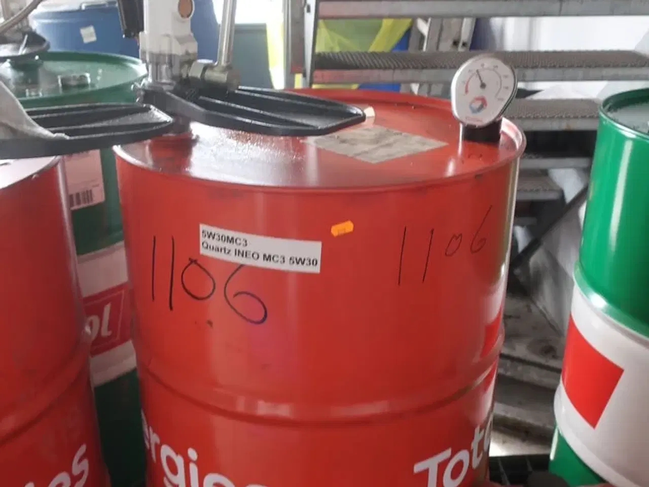 Billede 1 - Ca. 70 liter motorolie QUARTZ INEO MC3 5W30