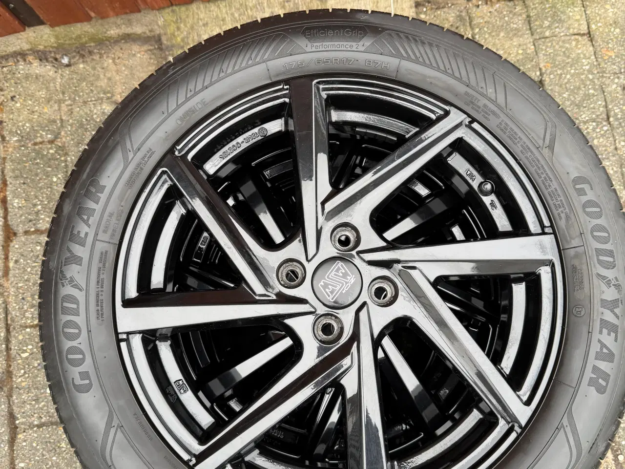 Billede 3 - 17 tommer med sommerdæk