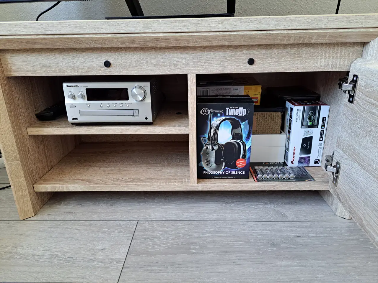 Billede 2 - Jysk Haslund 1 låge tv bord sælges