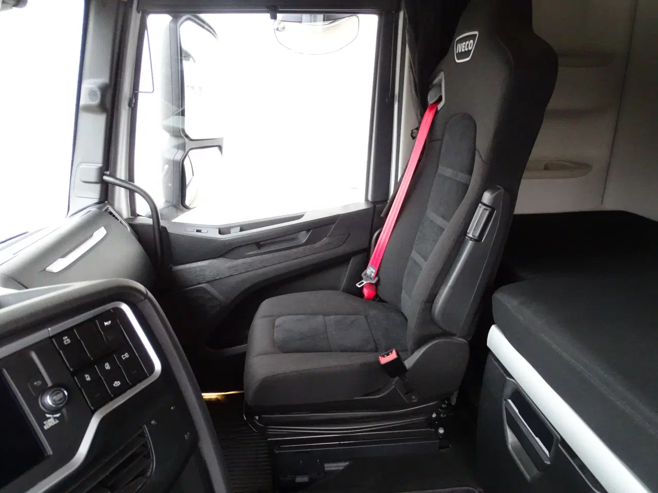 Billede 9 - Iveco S-WAY Twinsteer udlejes