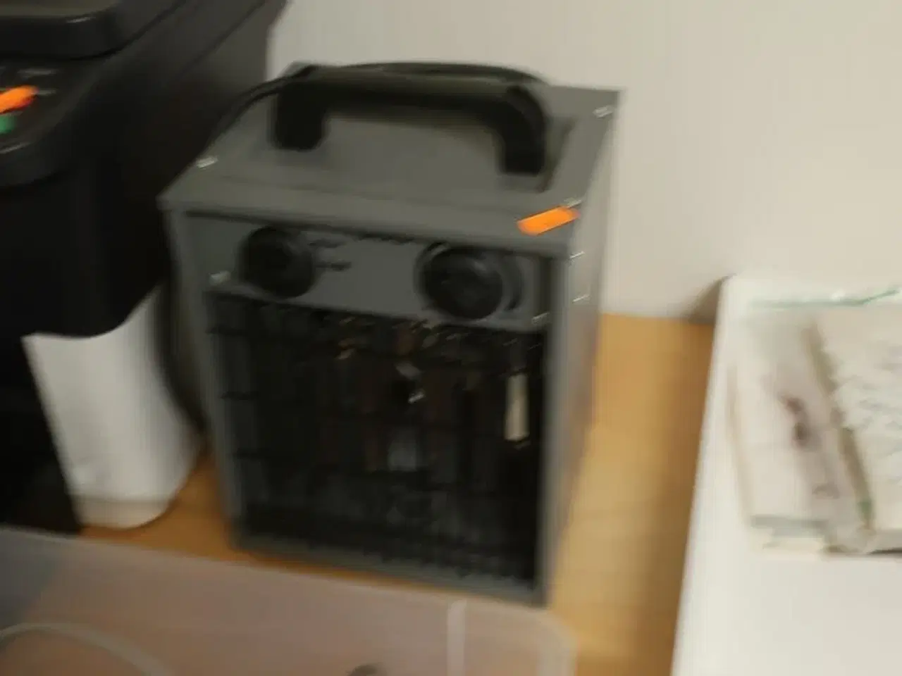 Billede 2 - Reol, bord, varmeblæser m.v.