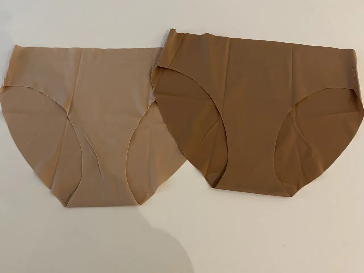 Billede 1 - Trusser lys og mørk nyde.