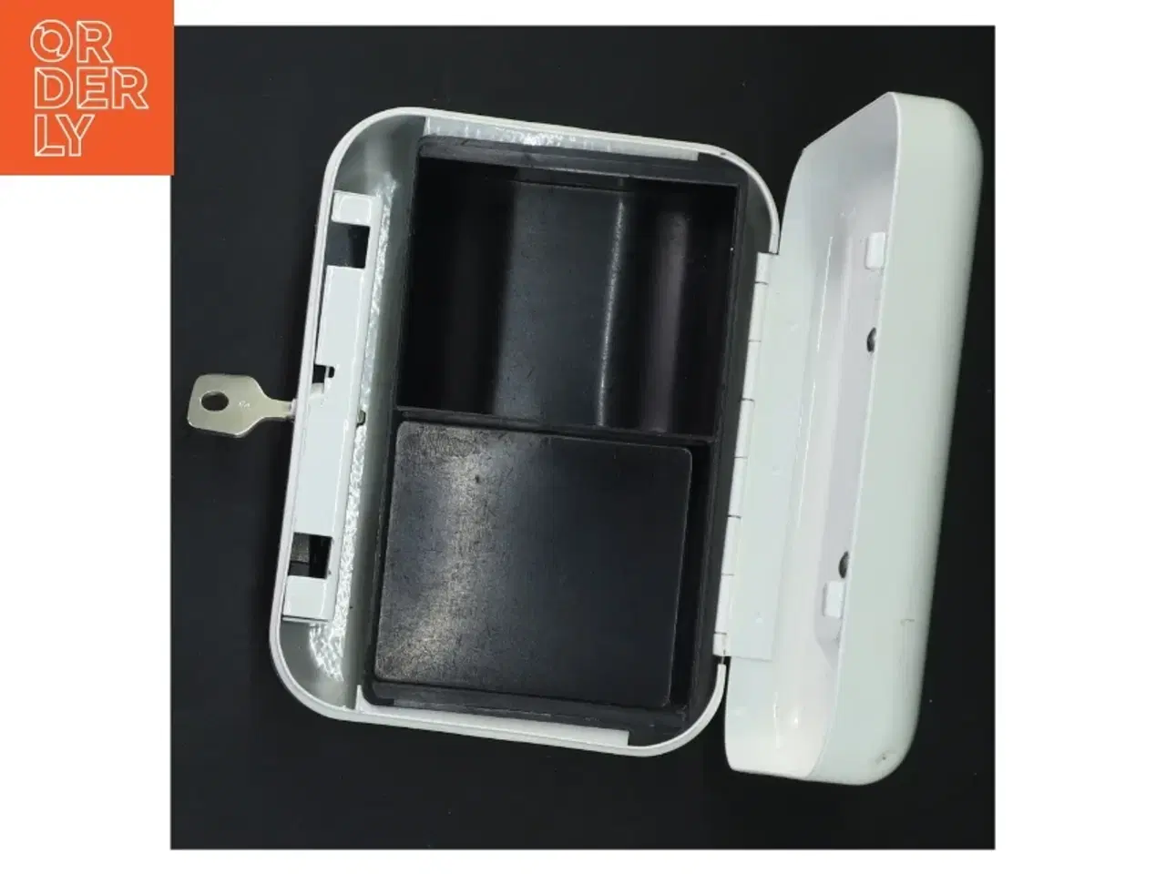 Billede 4 - Hvid vintage pengekasse med lås (str. 6x15x11 cm)