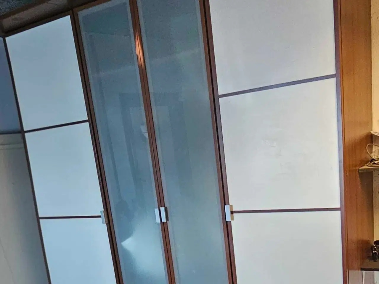 Billede 2 - STORT klædeskab