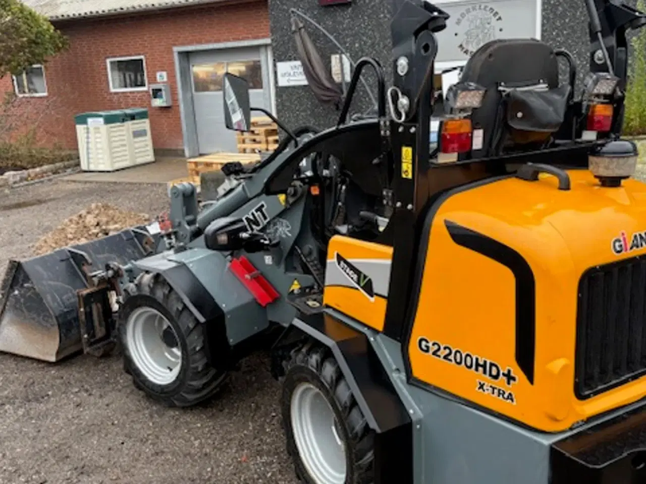 Billede 4 - Giant G2200E X-tra 3. FUNKTION, HYDRAULISK SKIFT, VEJLYS,SKOVL, GAFLER