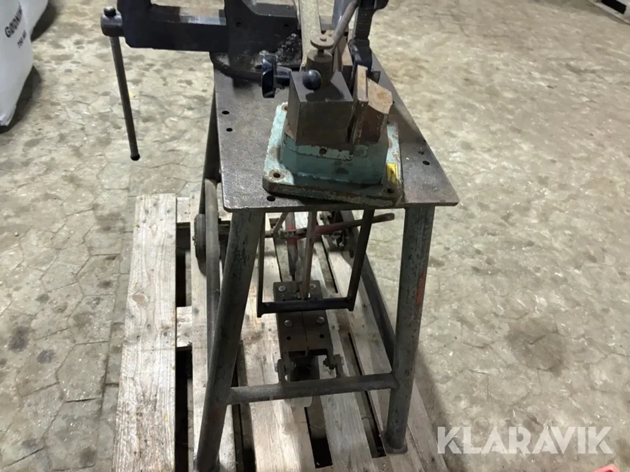 Billede 8 - Smedebord med skruestik