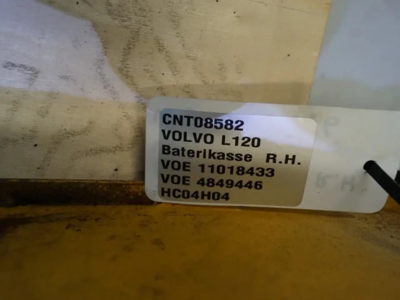 Billede 22 - Volvo L120 Baterikasse R.H.  VOE11018433