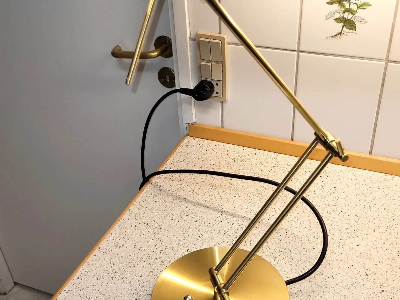 Billede 7 - Aneta 18101 skrivebordslampe i moderne stil .