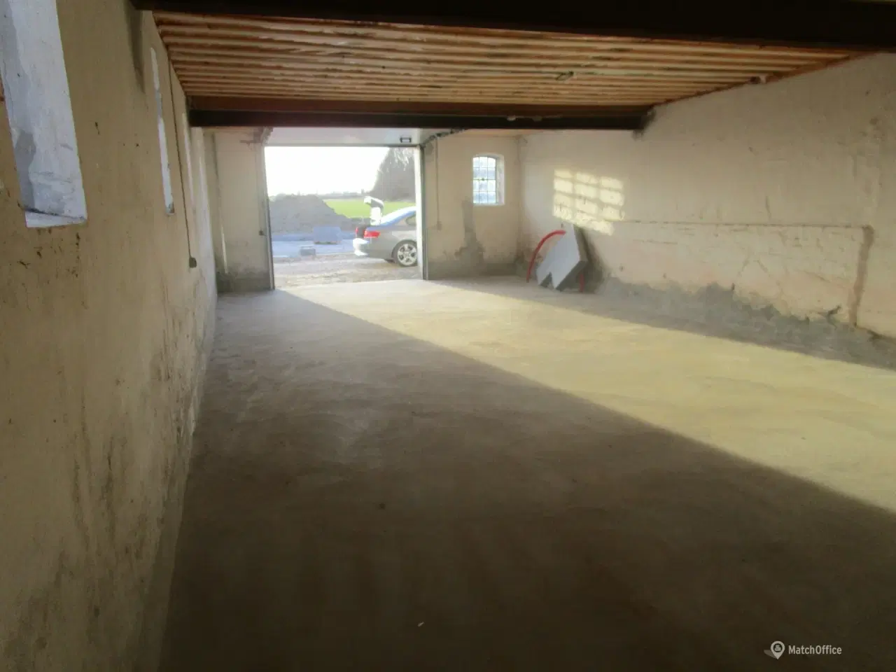 Billede 3 - Fint søjlefrit lokale i muret bygning.