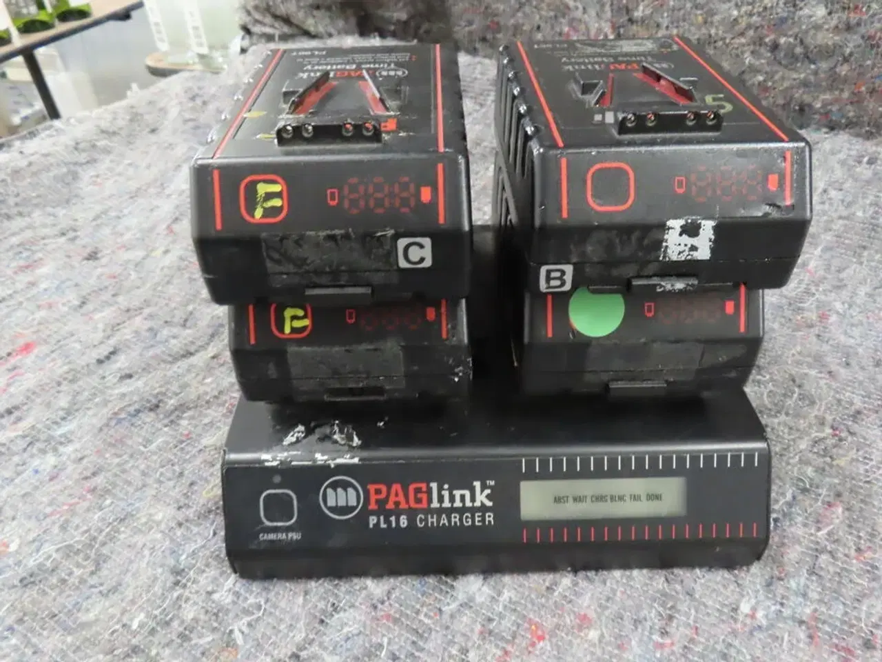 Billede 2 - 4 stk. batterier og oplader - PAGLINK PL16 (MOMSFRI)