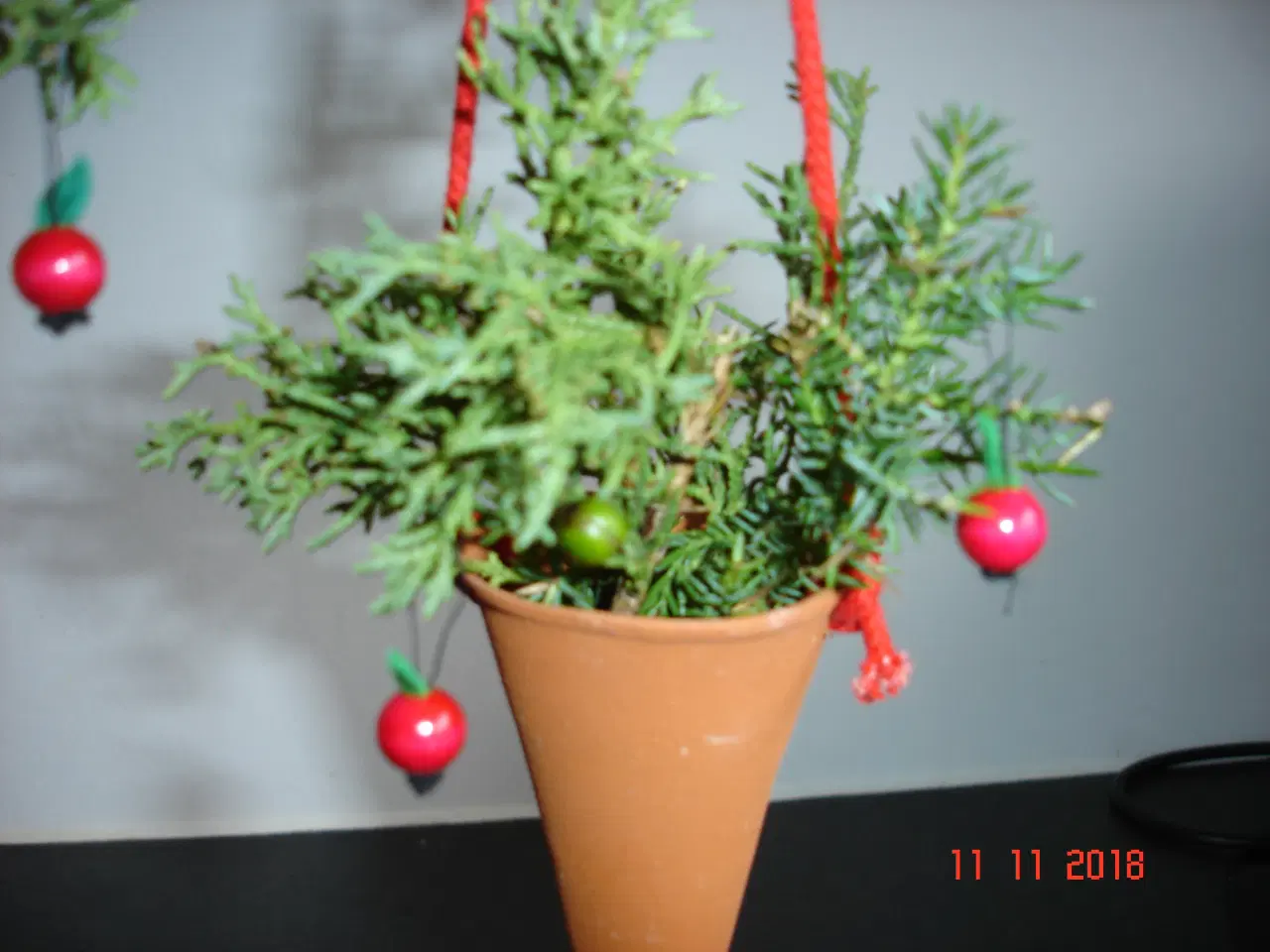 Billede 2 - Julepynt, lerkræmmerhuse m æbler