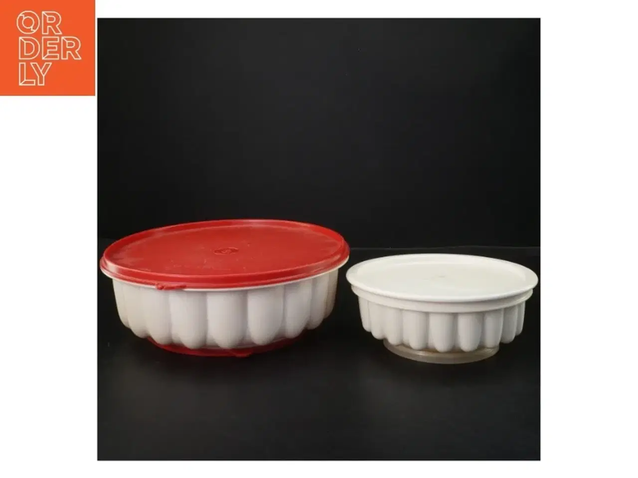 Billede 2 - Tupperware dessert og is forme mv , med låg  (str. Ø 23x8&ø16x6 cm)