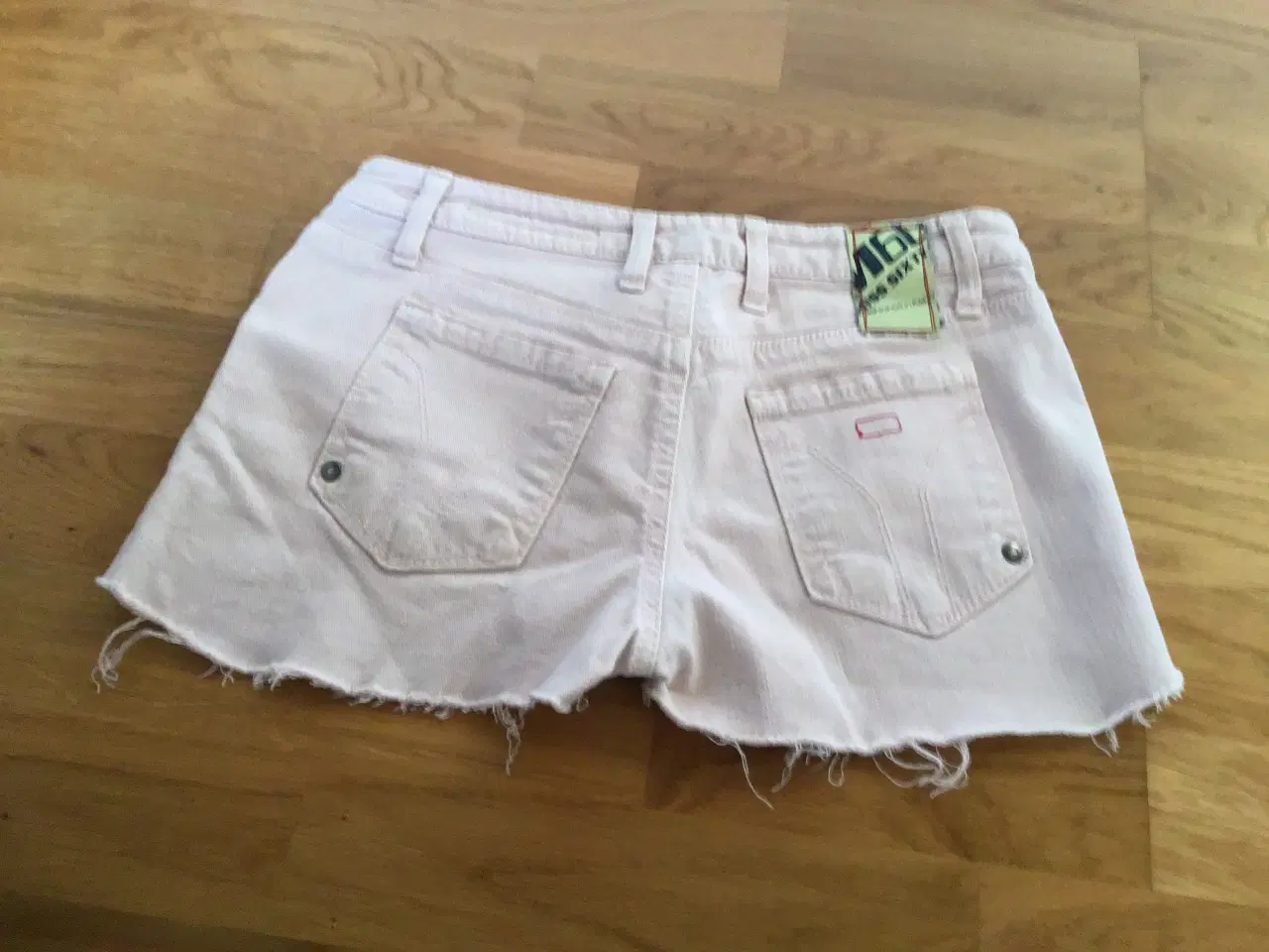 Billede 1 - Shorts. Miss Sixty. Str: 25. Lyserøde.