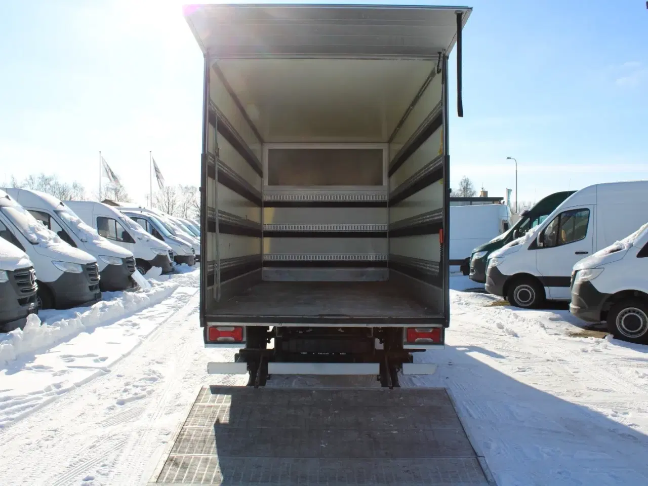 Billede 12 - Iveco Daily 3,0 35S18 Box m/lift AG8