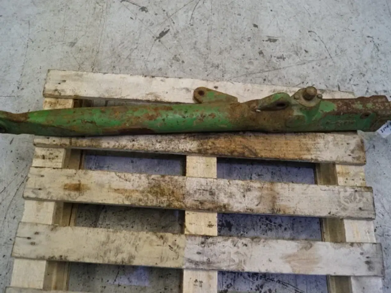 Billede 8 - John Deere 4040 R.H. Liftarm AR80666