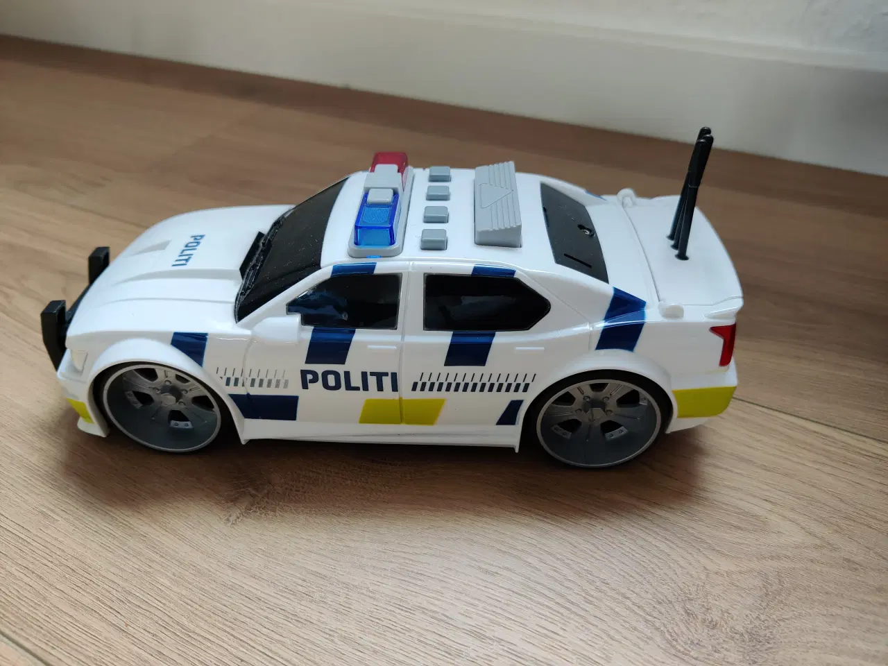 Billede 1 - Flot politibil med lys og lyd
