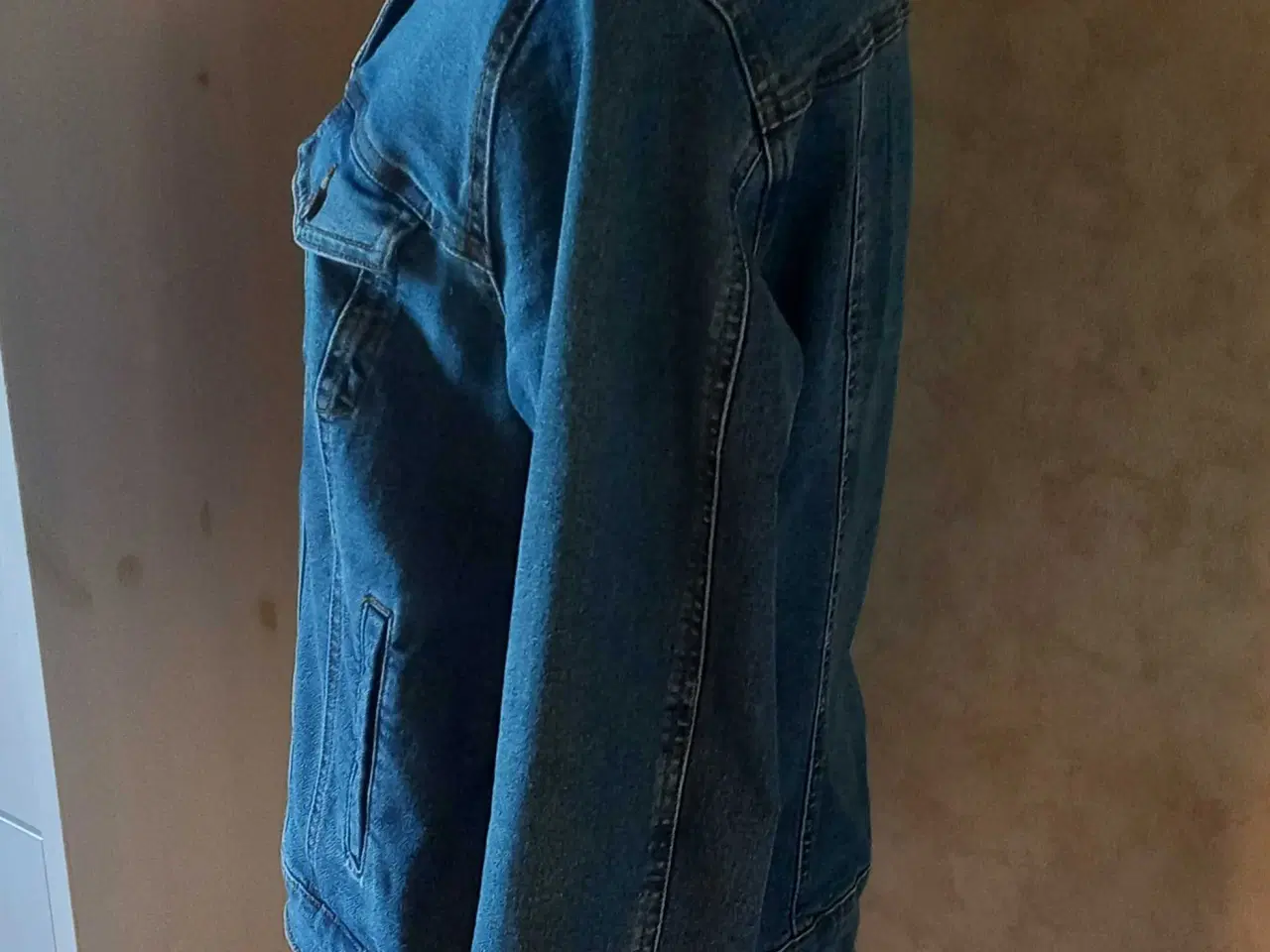 Billede 2 - Cowboy jakke str 46 fra Vero Moda 