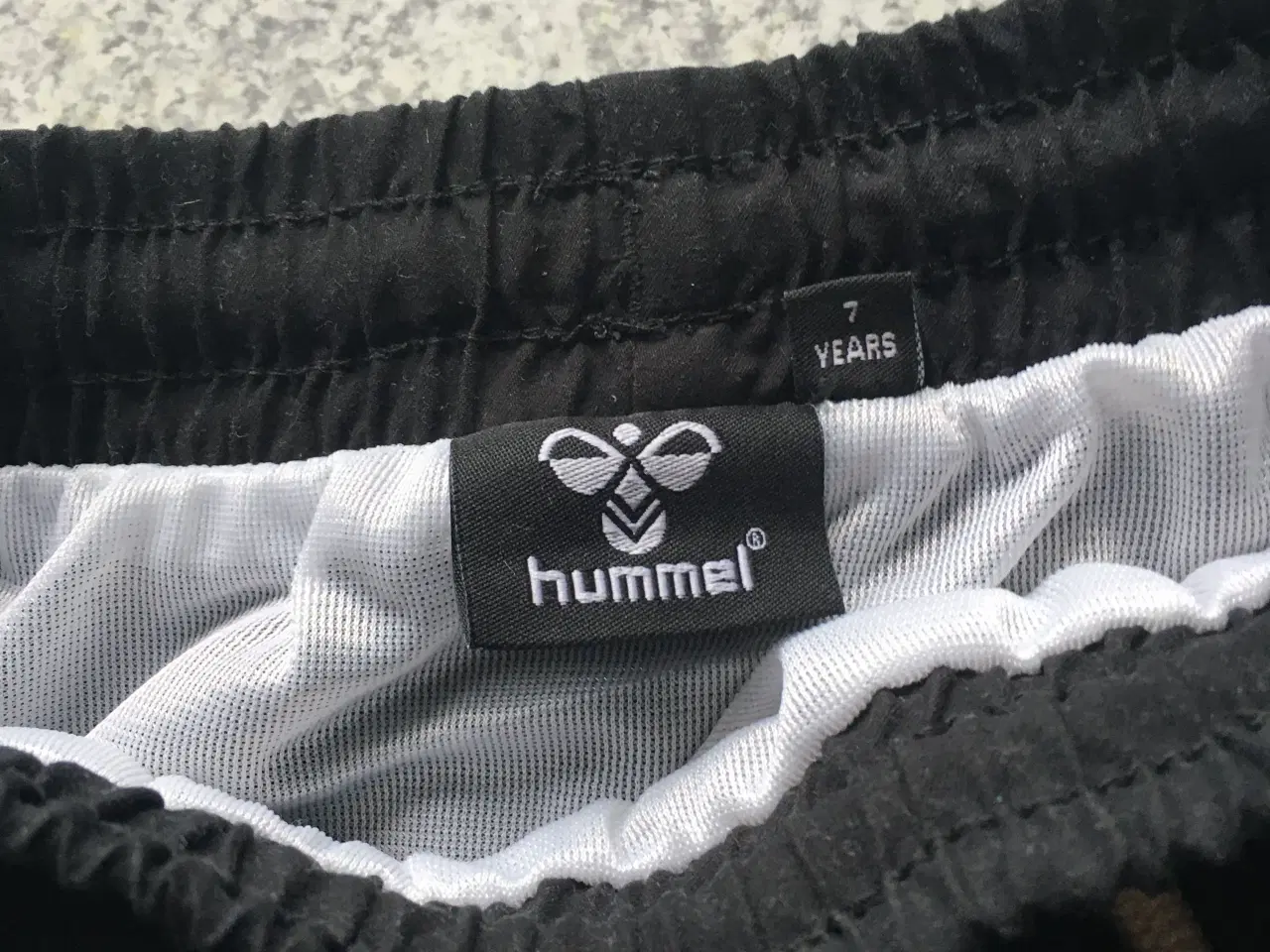Billede 2 - Helt nye Hummel shorts