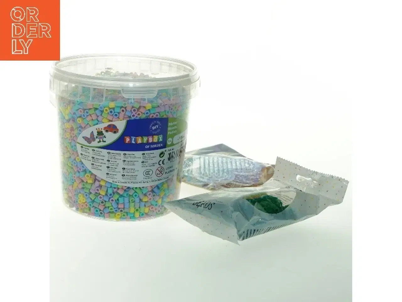 Billede 1 - Perler og perleplader fra Playbox (str. 15x14 cm)