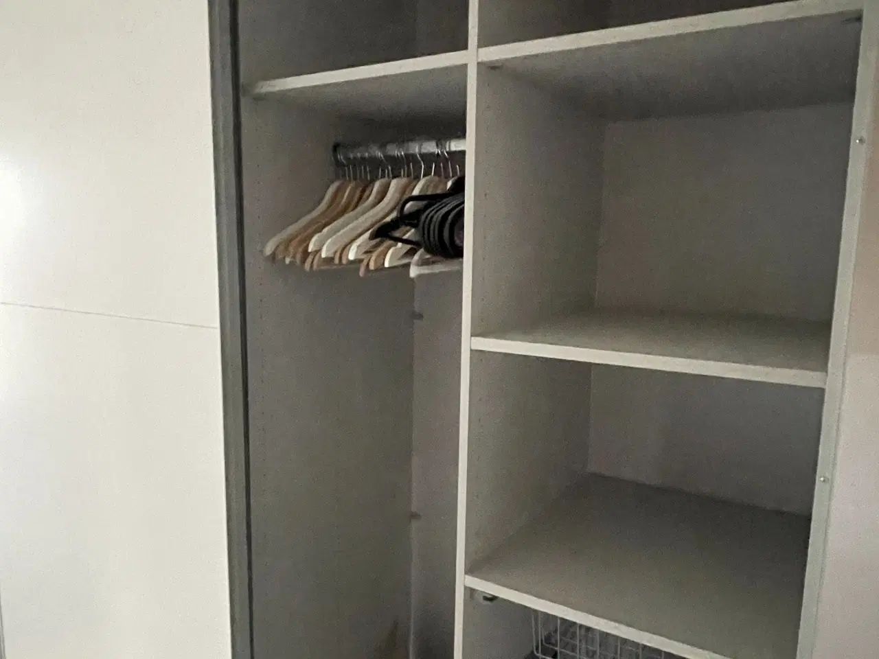 Billede 2 - Stort klædeskab