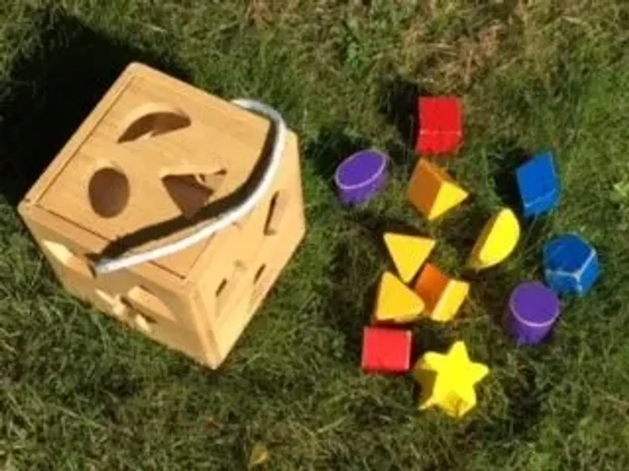 Billede 1 - Putteboks / Put-i-klods-kasse i træ