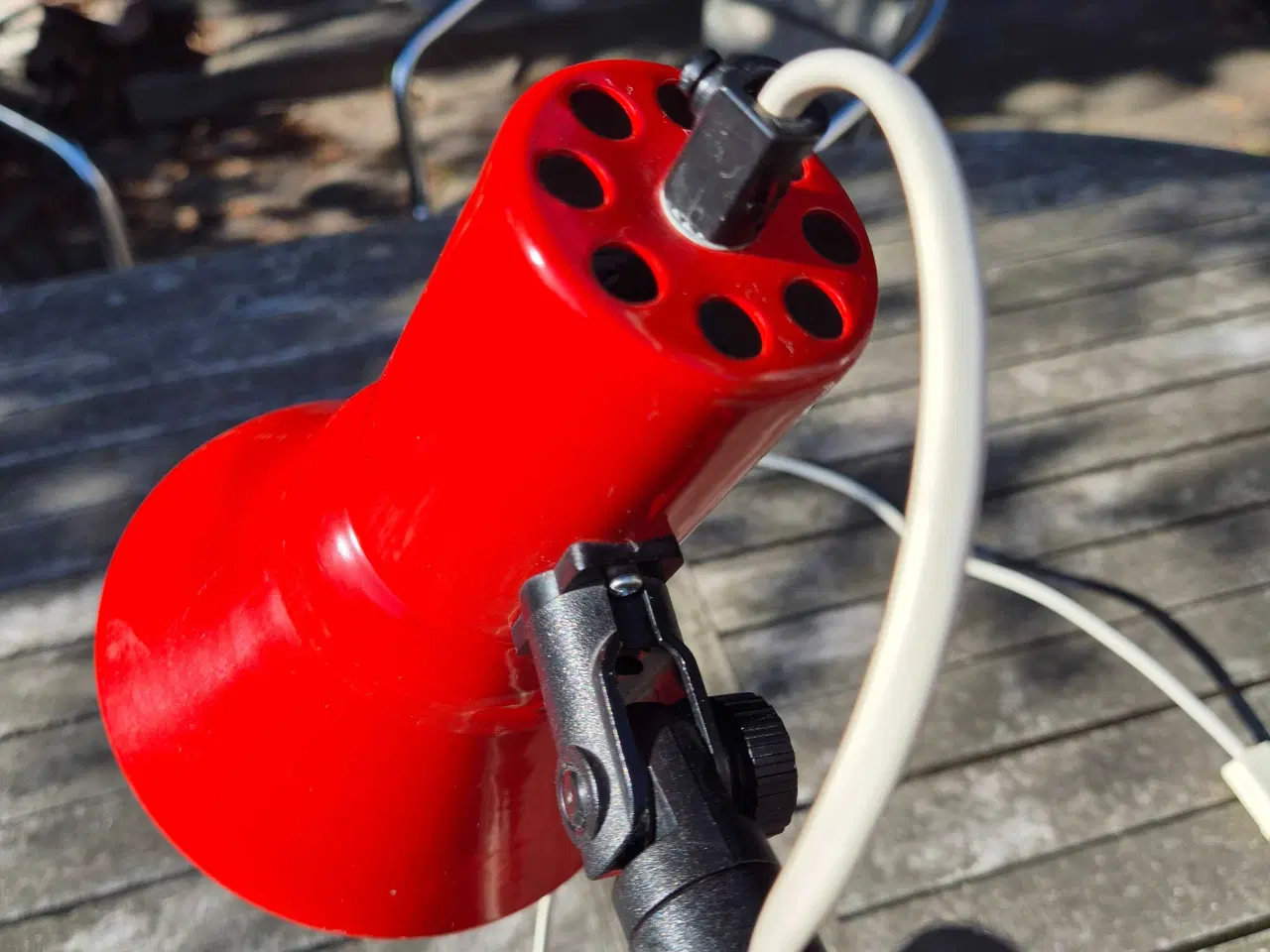 Billede 4 - Rød bordlampe i god stand