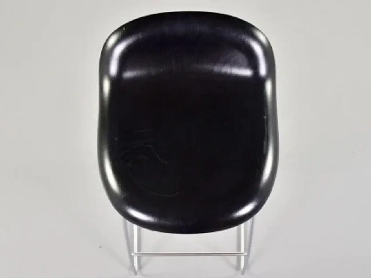 Billede 5 - Gubi barstol i sort på stel i mat stål