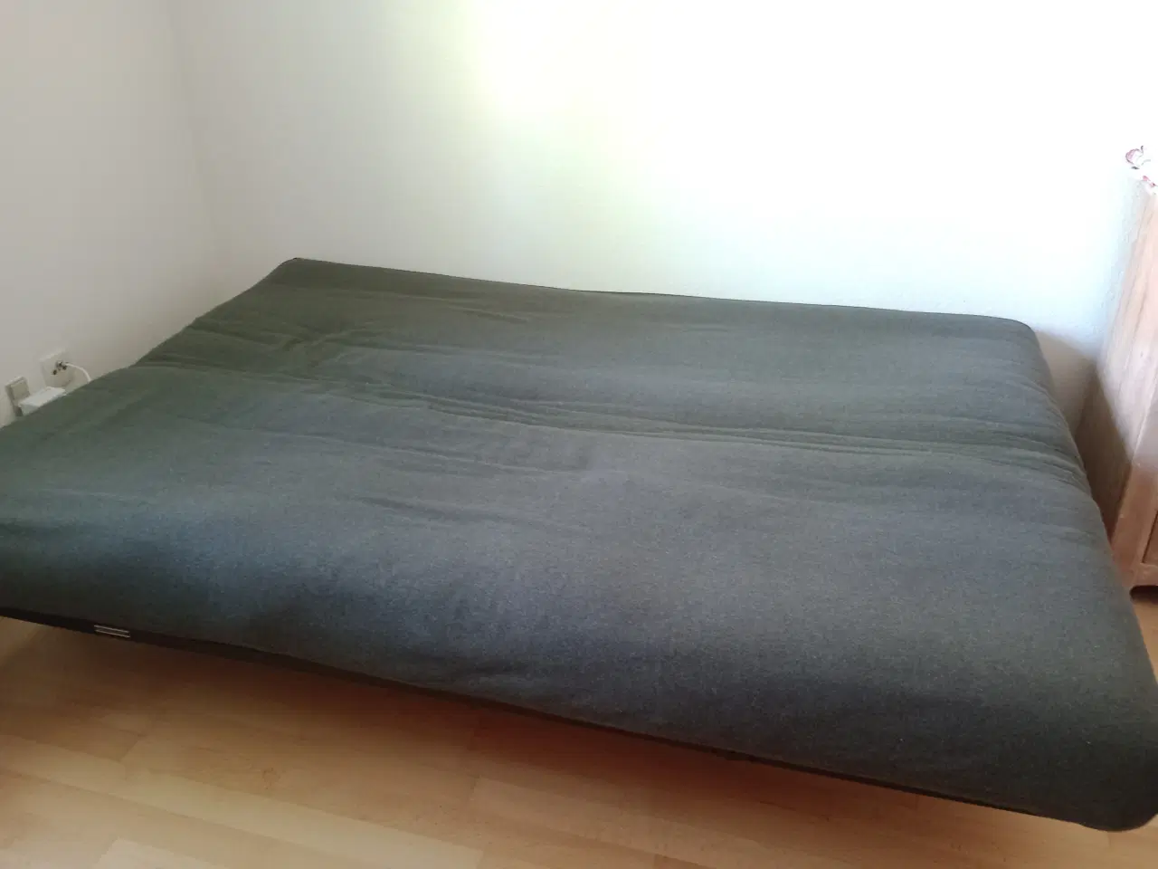 Billede 1 - Ny pris! Sovesofa + ny pude +dyne ialt 800 kr