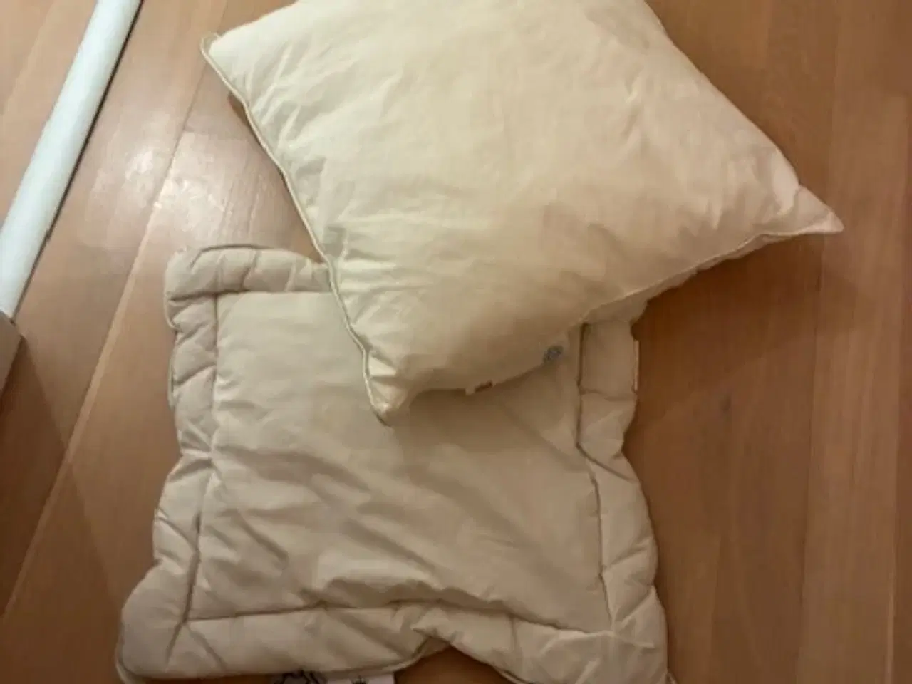 Billede 1 - Baby/Junior puder 2 stk 