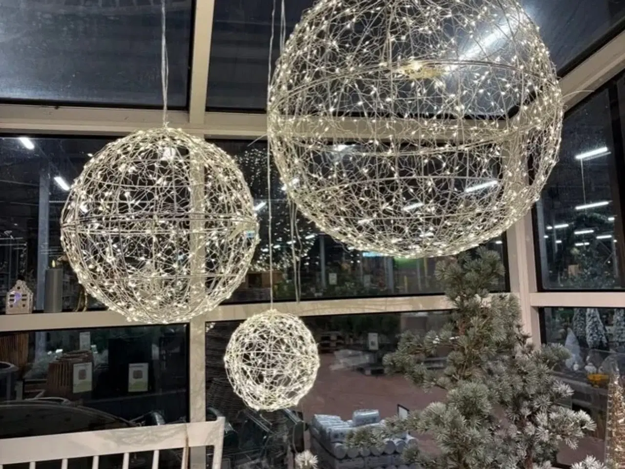 Billede 5 - Stor LED-designkugle / lampe Ø58 cm - 960 LED
