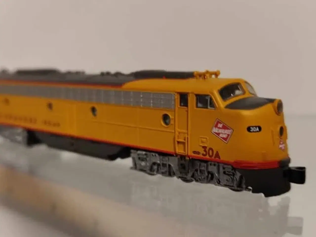 Billede 1 - AZL Milwaukee Road E9A Lokomotiv. Z skala.