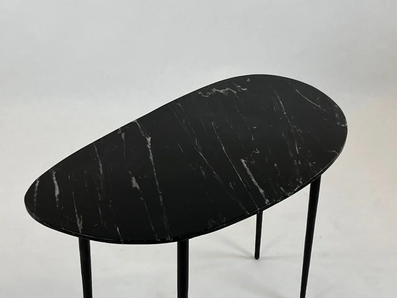 Billede 4 - Elegant og funktionelt marmorbord