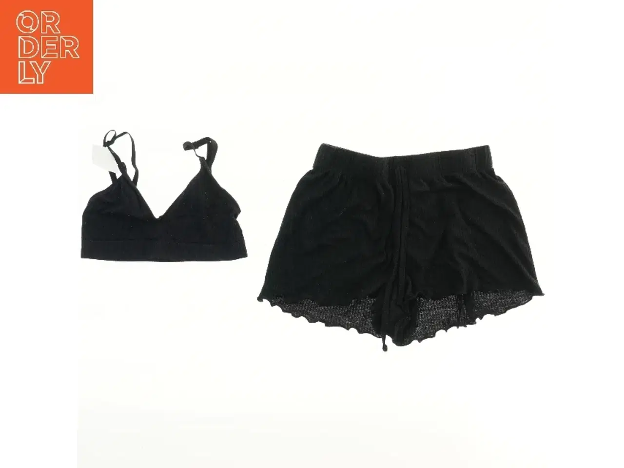 Billede 1 - Sort bh og shorts sæt fra Primark (str. 146)