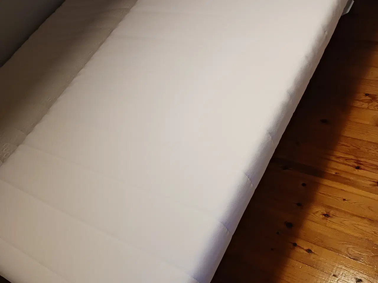 Billede 1 - Åfjäll skummadras medium, hvid