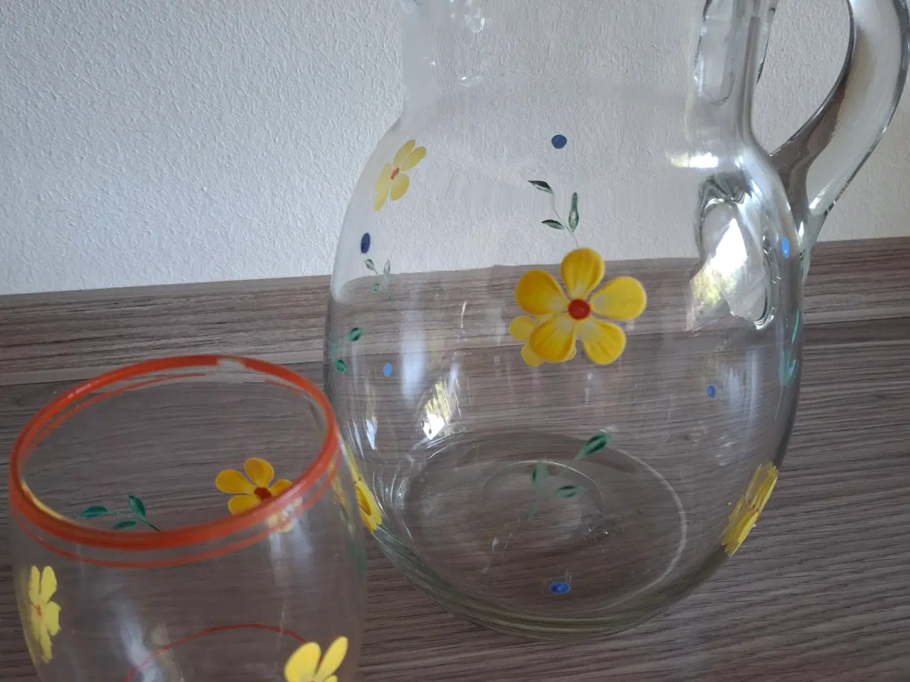 Billede 1 -  flot gammel kande med 3 vandglas ..