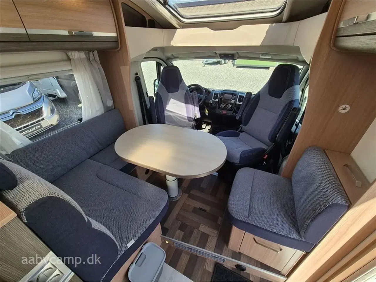 Billede 8 - 2016 - Knaus Sky I 650   Markise. solceller. lithium batteri. luftundervogn på bagaksel. Elektrisk indgangstrin. undervognsbehandlet.