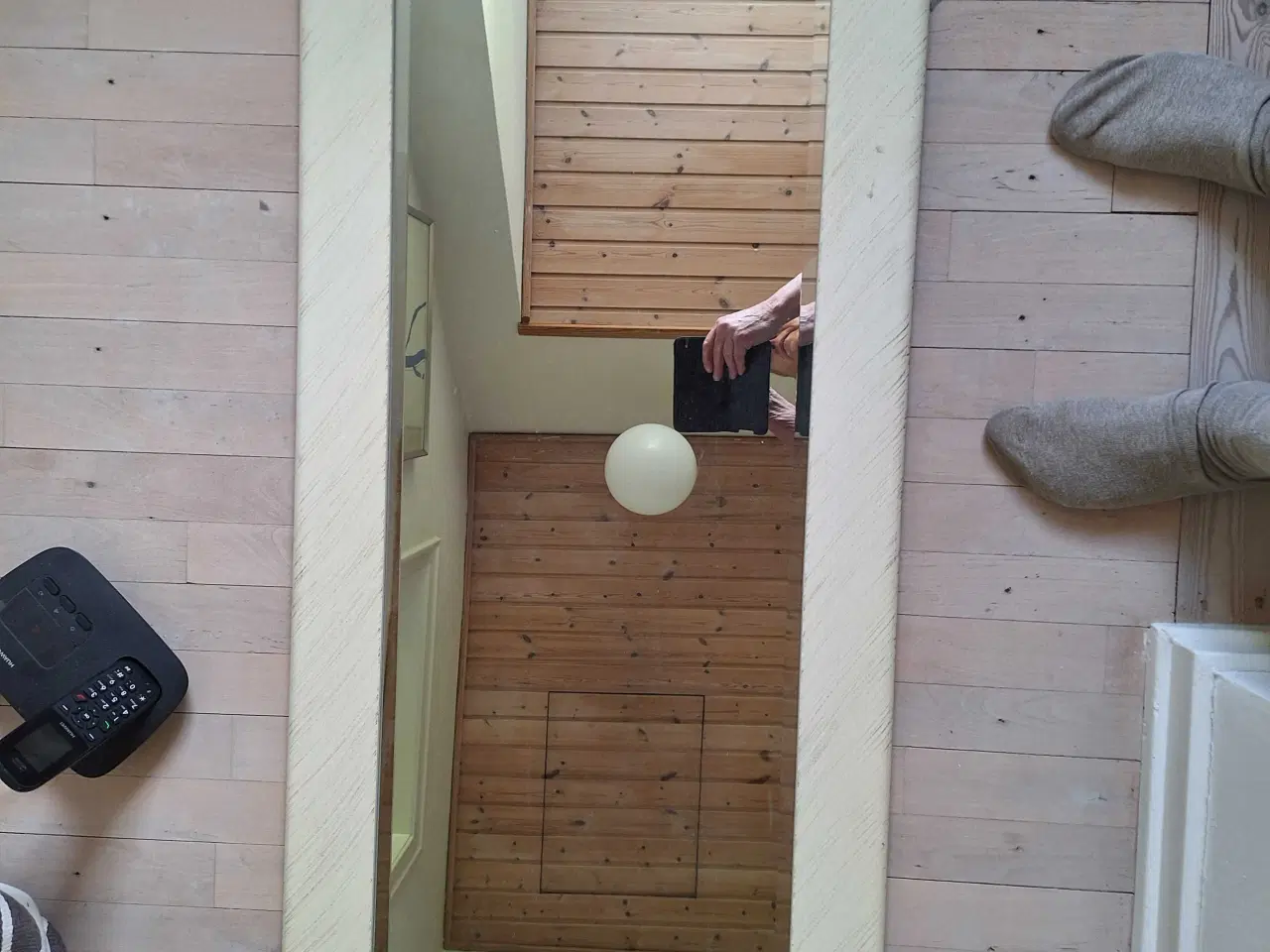 Billede 1 - Vægspejl / entrespejl. Stort.